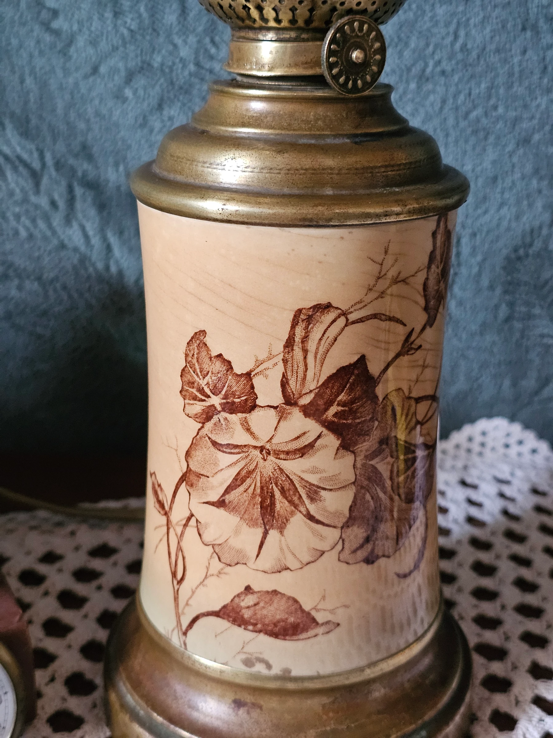 Gien electrified oil lamp, iron base, "varied flowers" model – photo 3